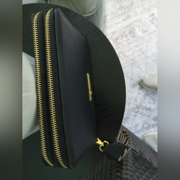 Joy Mangano double zip wallet/wristlet - Picture 11 of 11